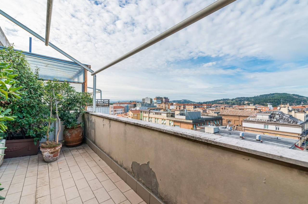 Attico Pisaurum - Central Apartment With Parking! 佩萨罗 外观 照片